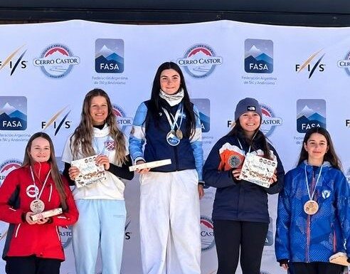 Seis triunfos y dos campeones: el esquí fueguino brilló en Cerro Castor