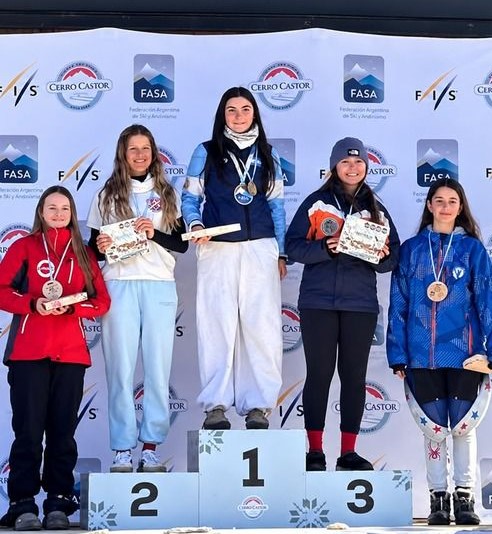 Seis triunfos y dos campeones: el esquí fueguino brilló en Cerro Castor